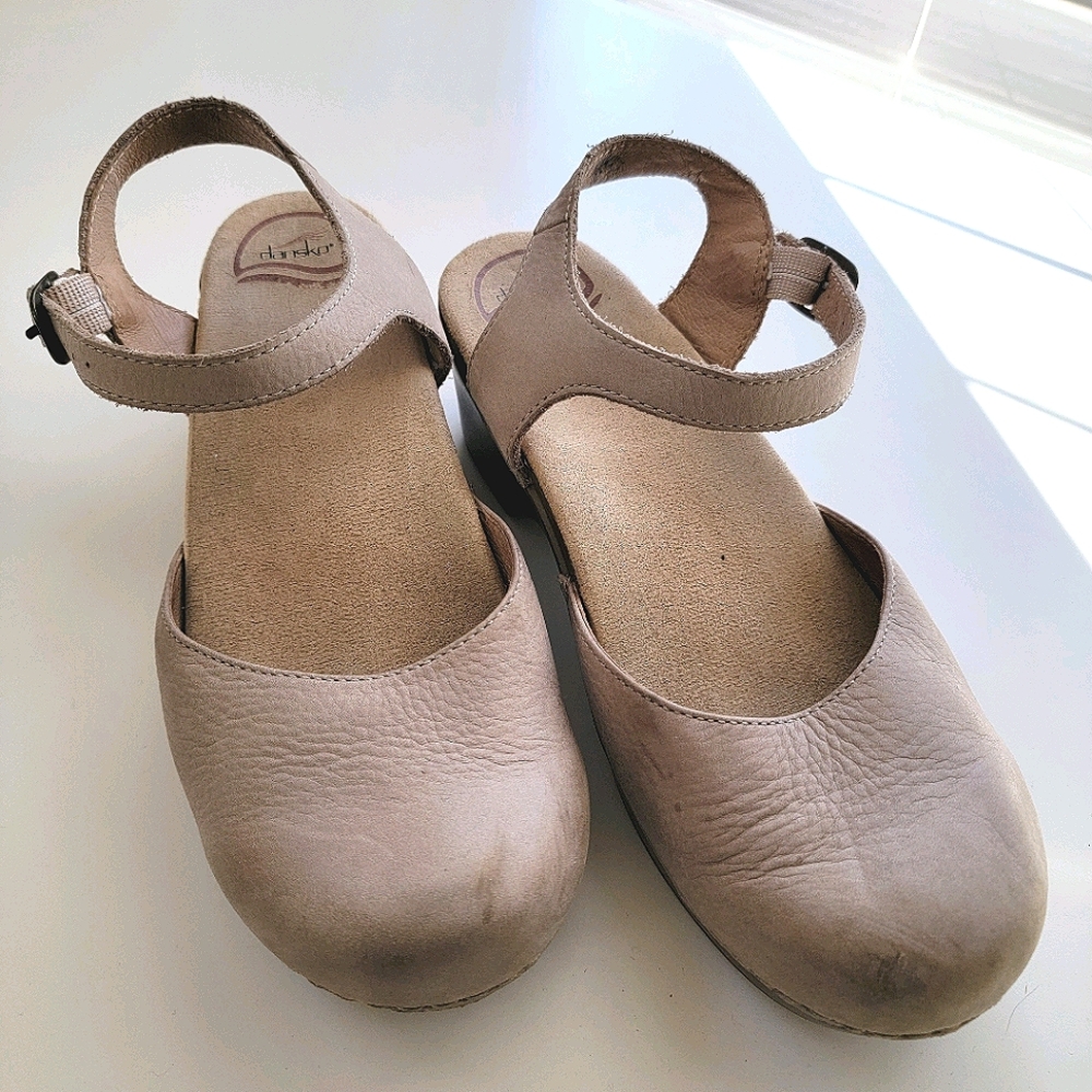 Dansko Clogs, Women's Sz 39, Taupe